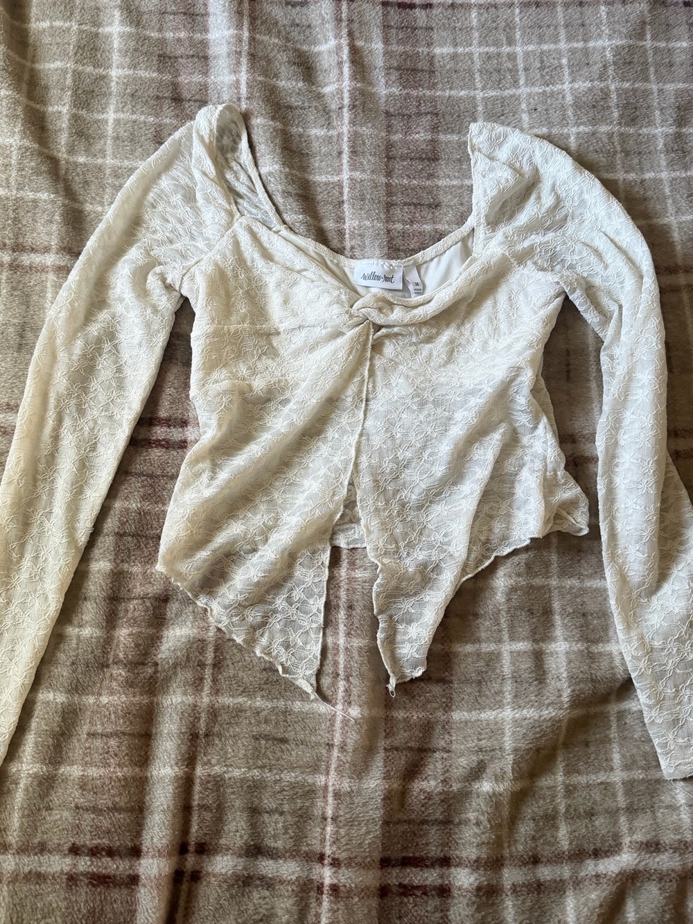 Buckle Cream Lace Long-Sleeve Point Hem Blouse